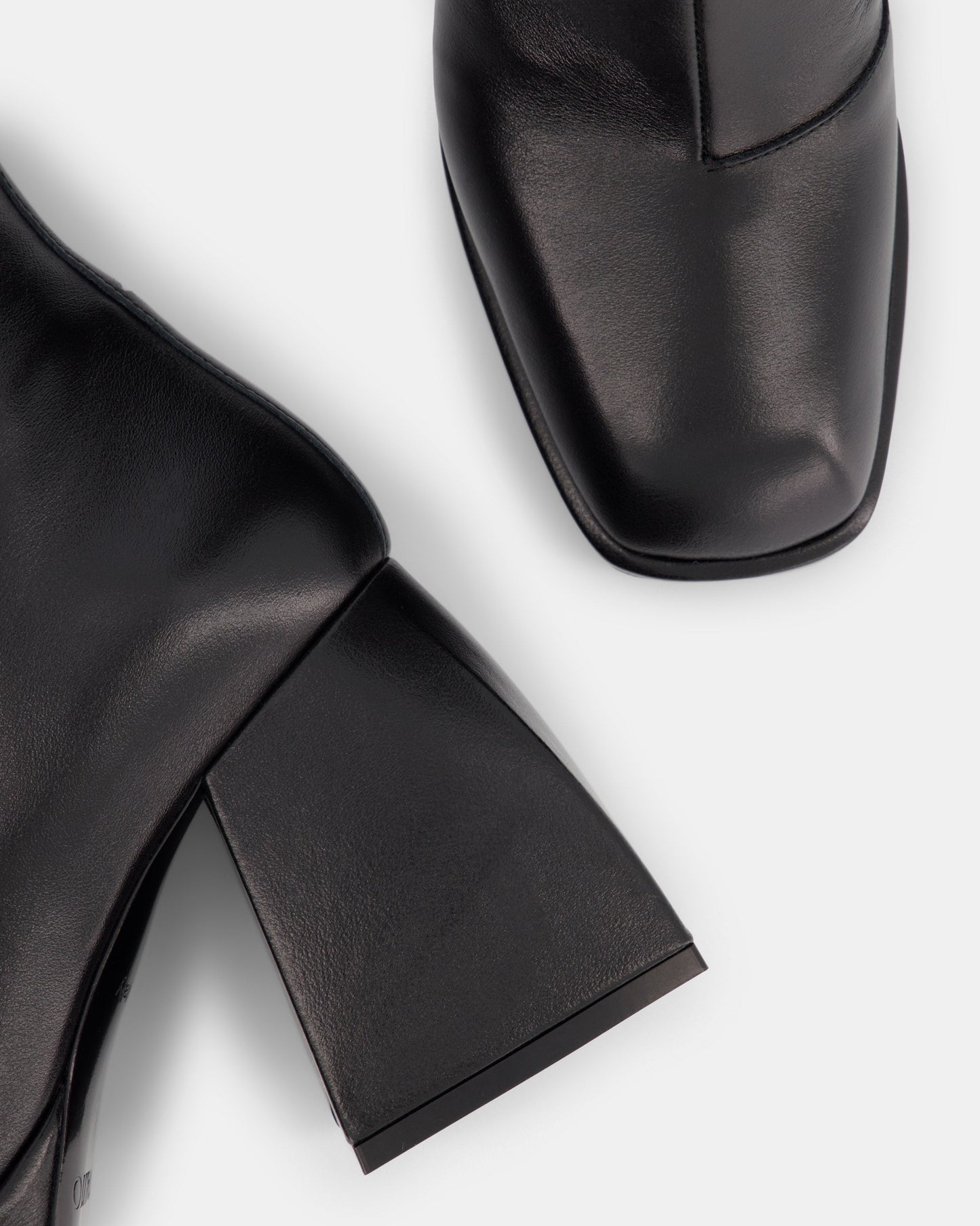 Bulla Corta Black Opaque