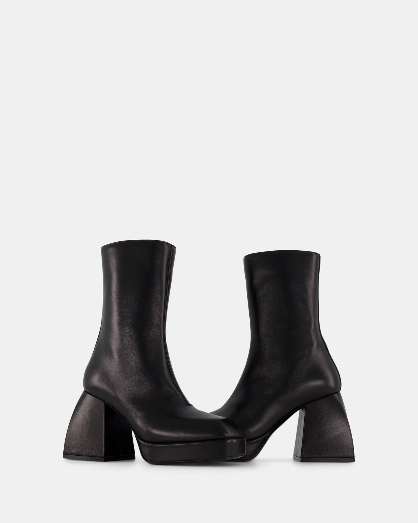 Bulla Corta Black Opaque