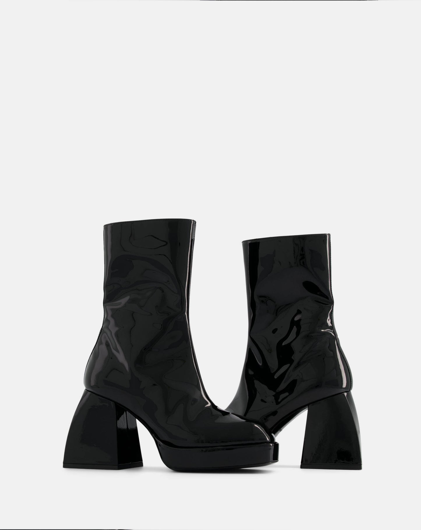 Bulla Corta Black Patent